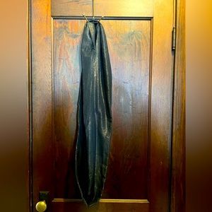 Gold and black underlay scarf.